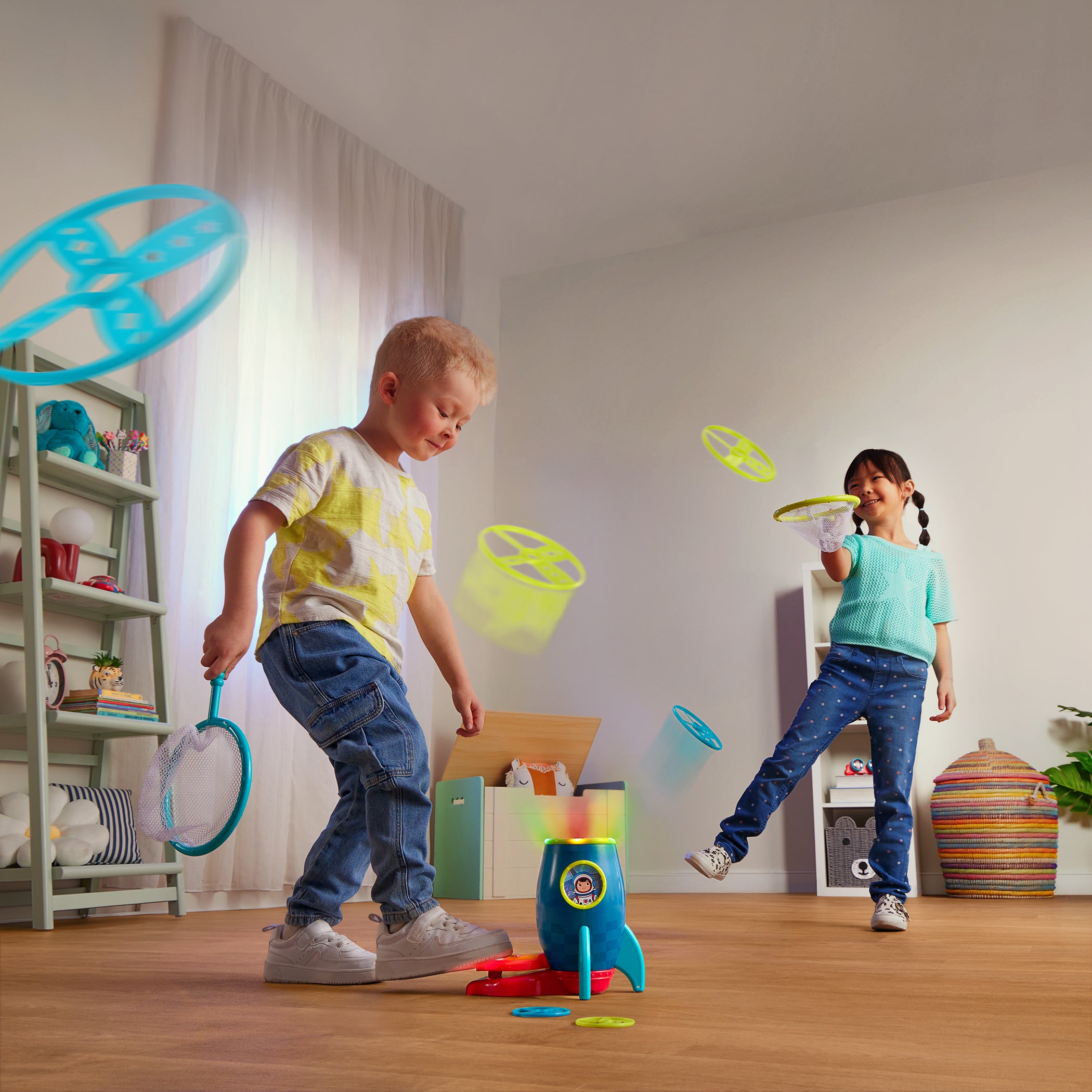 Light-up disc launcher toy